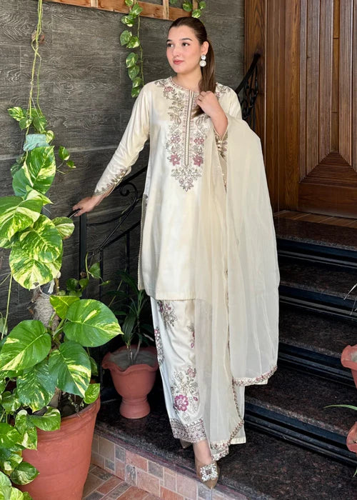 Elegant off-white Pakistani organza silk suit set, latest fashion trends for women in Bangladesh, premium festive wear