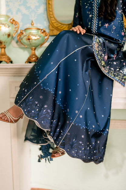 Close-up of Qalmakar Nerina dyed chiffon dupatta with 4-side lace and pallu motif, top Pakistani designer wear website in Bangladesh.