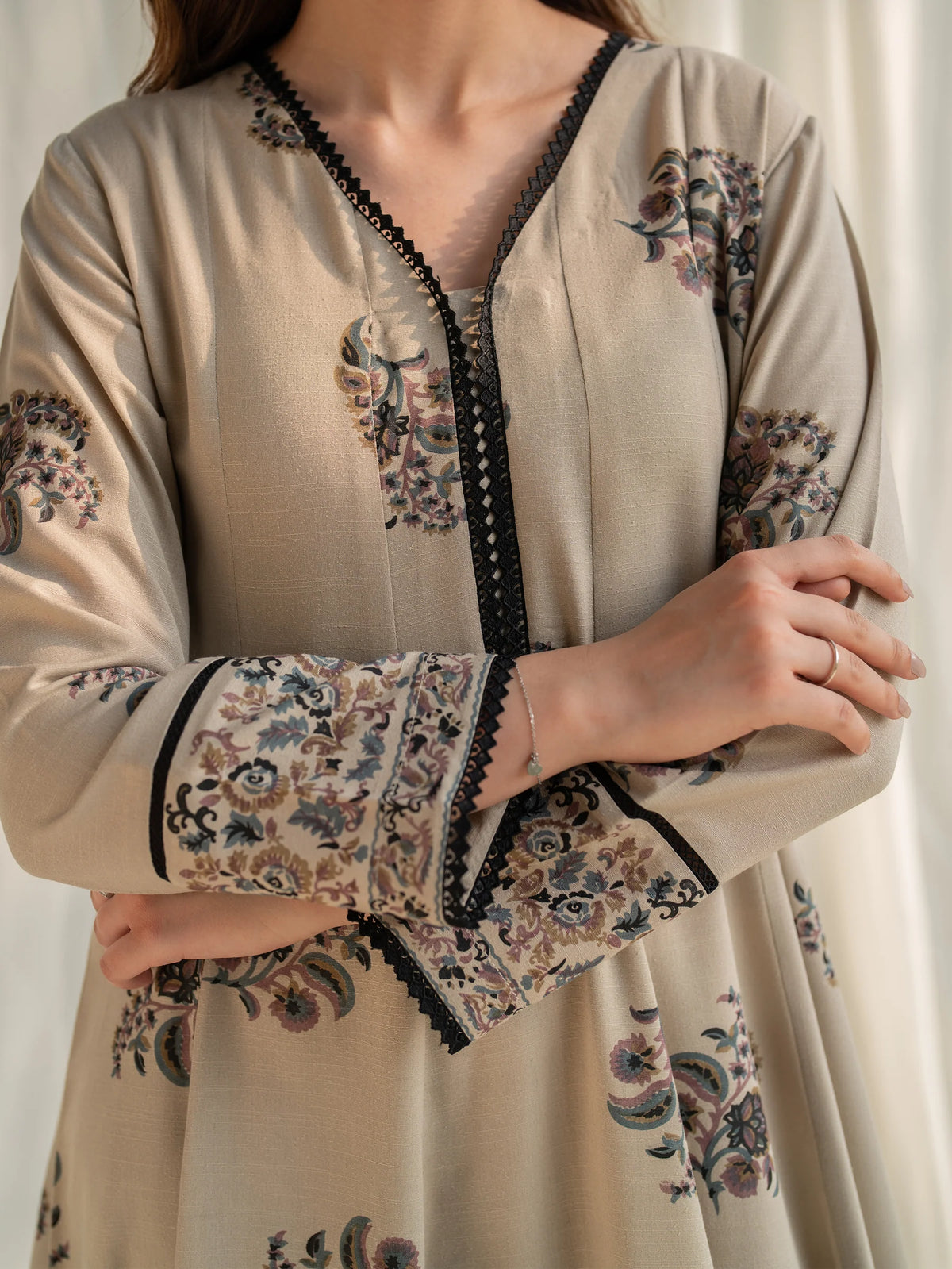 Close-up of neckline and sleeve design of Dune Mist stitched cotton suit by Garnet Clothing