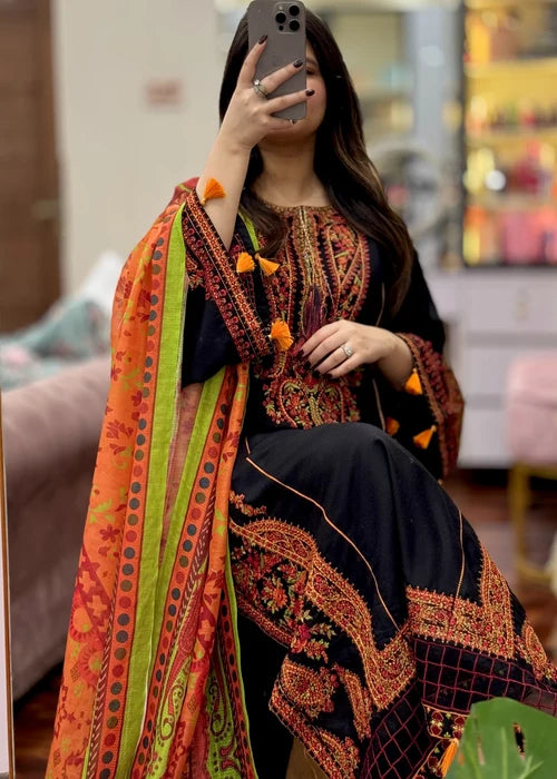 Original Pakistani Inaya black embroidered suit by Tehzeeb Libas, party wear lawn collection shopping online at Tajori